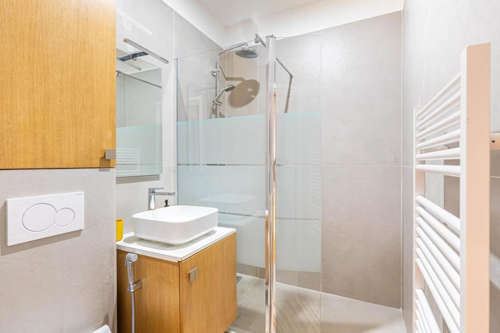 Apartment Ferienwohnung Guestready - Tranquil Gem, Steps From The Metro Paris