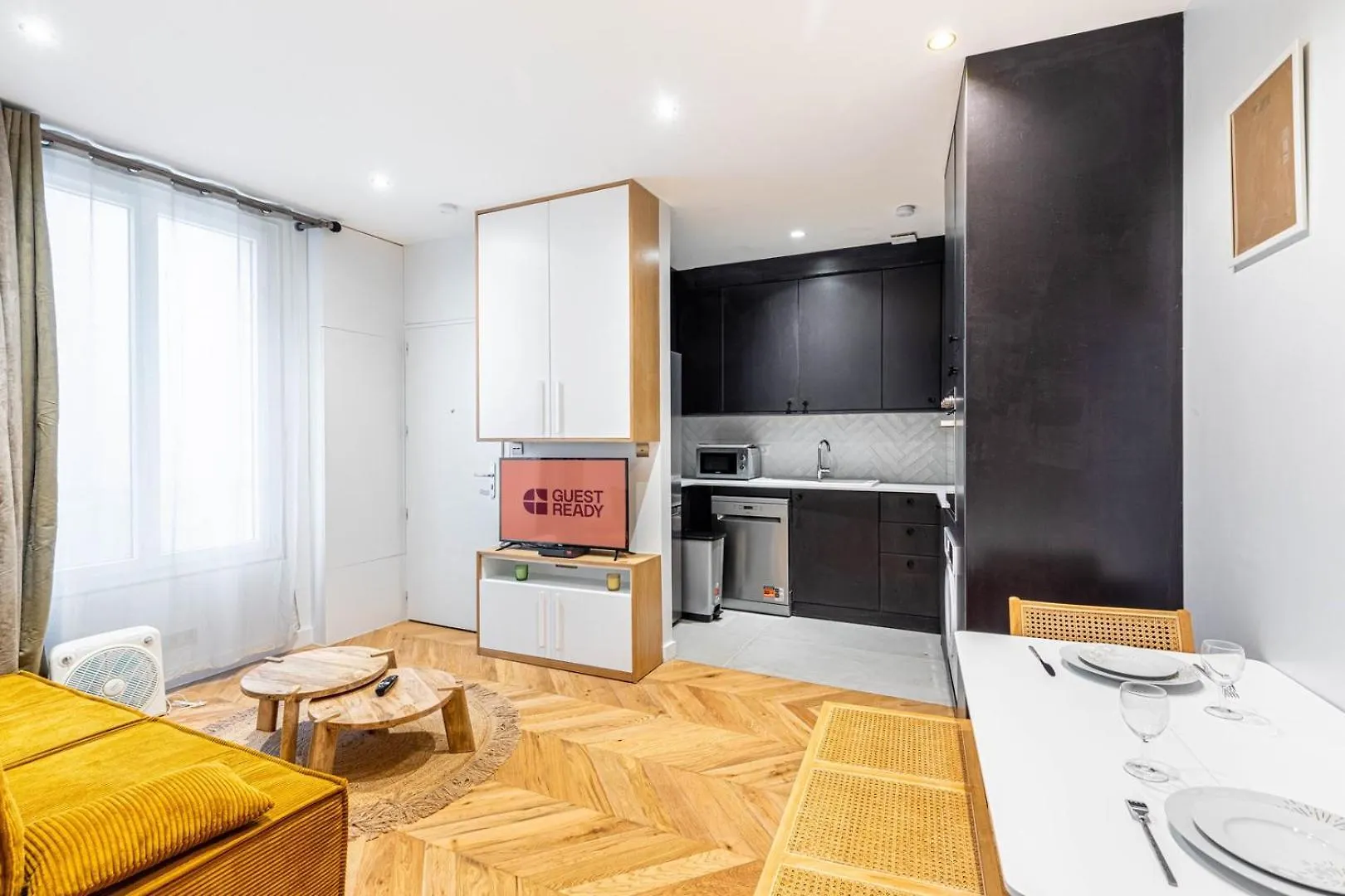 Apartment Ferienwohnung Guestready - Tranquil Gem, Steps From The Metro Paris